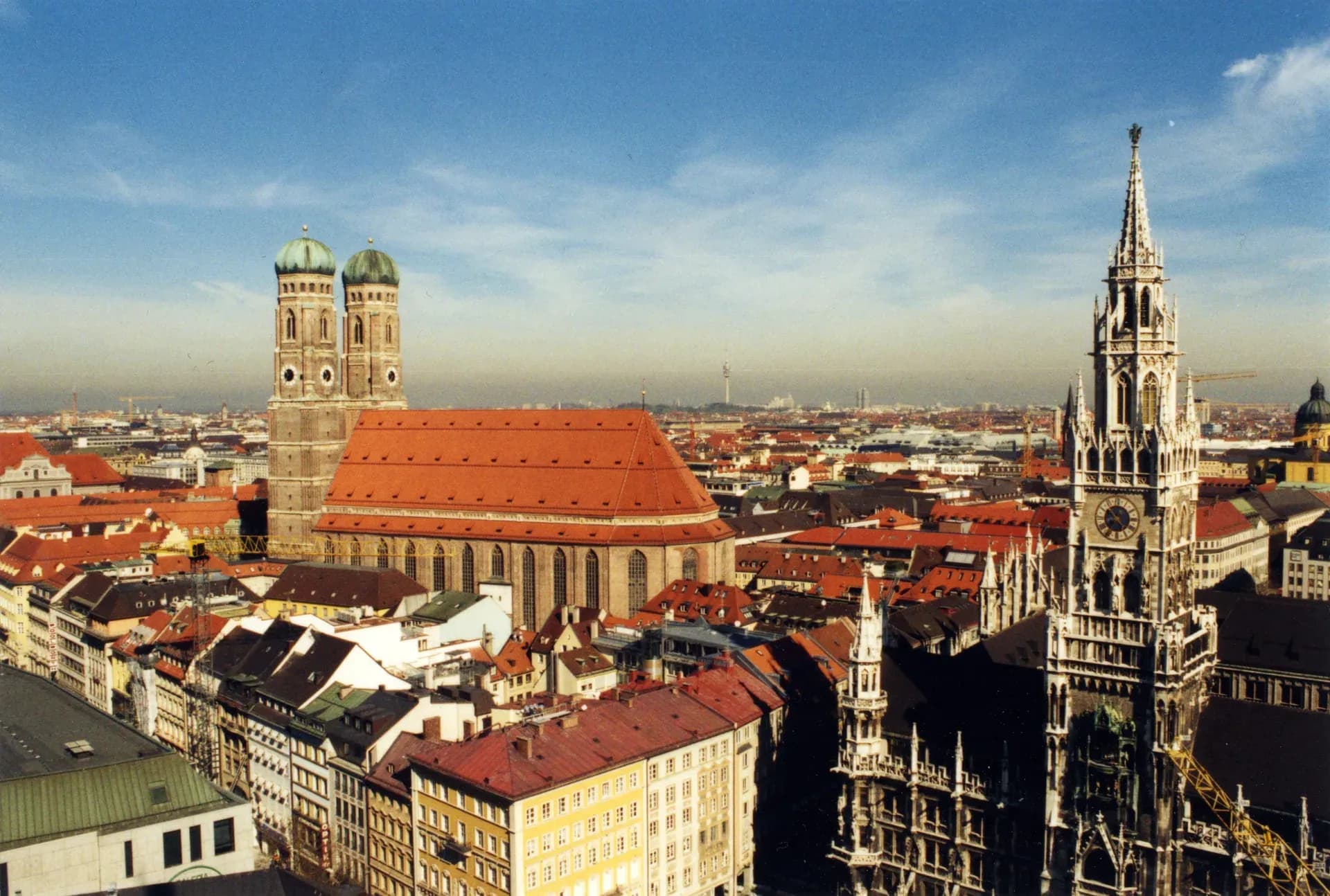 Münchner Altstadt mit Frauenkirche und Rathausturm